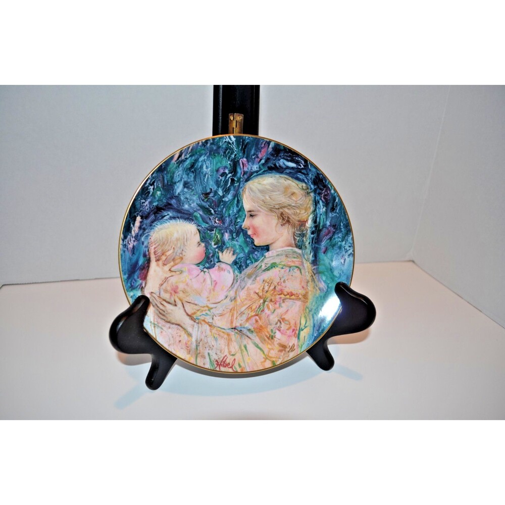 Royal Doulton / Edna Hibel Collector Plate #8356 / "Kristina and Child" 1975